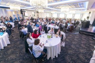 Participants installés dans la salle du congrès